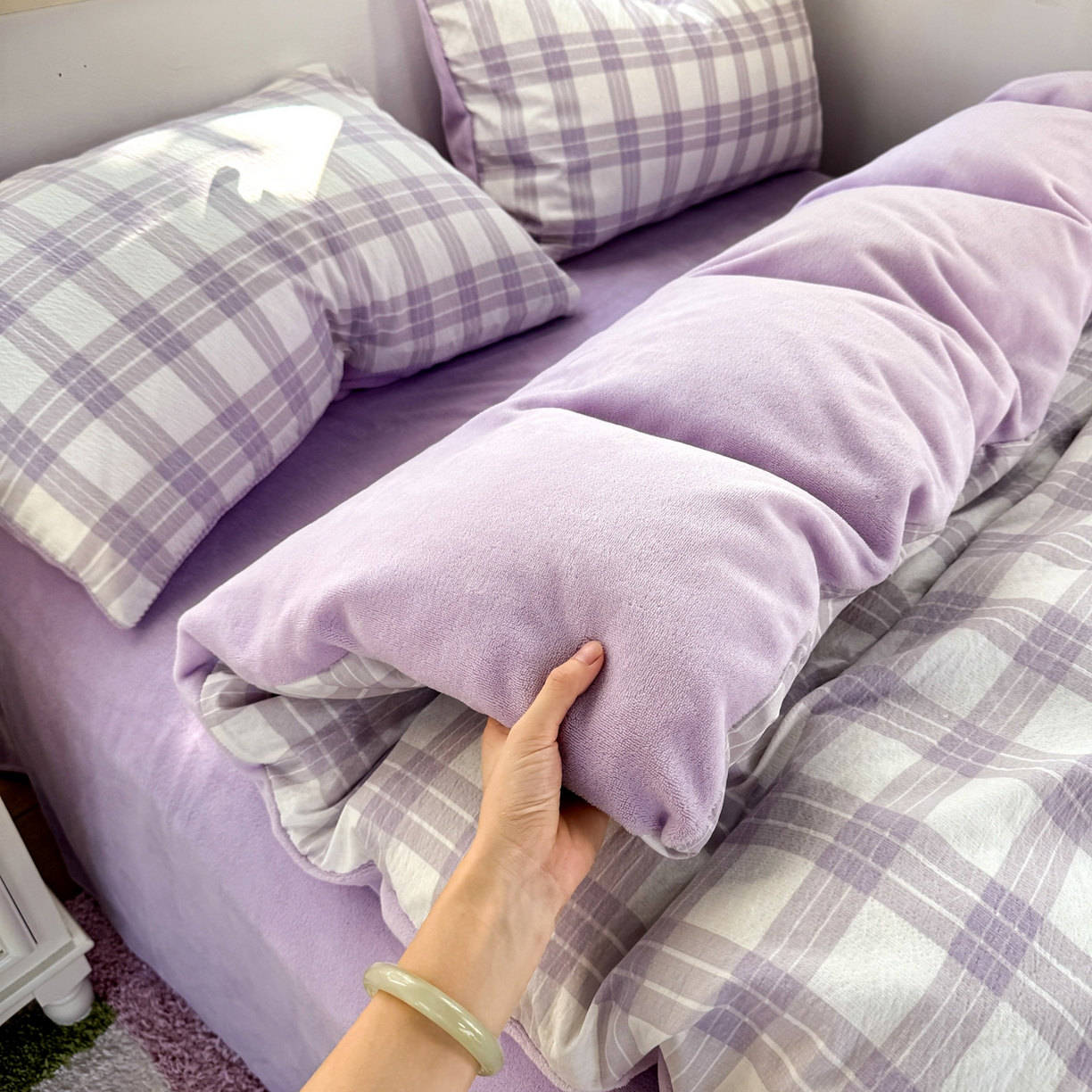 91家纺网 家纺一手货源 找家纺 多品家纺 2025新款云感双层纱高克重牛奶绒单被套 紫大格