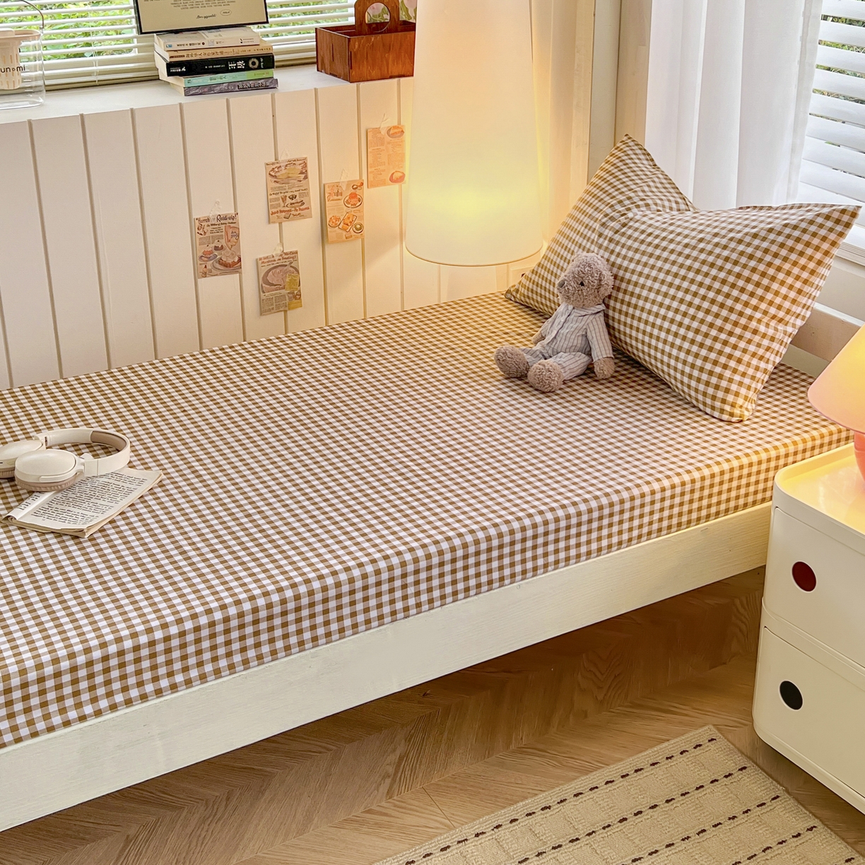 91家纺网 家纺一手货源 找家纺 （总）曼璐家纺 2025新款105克加厚水洗棉纯色格子无印风学生床笠外贸直播爆款