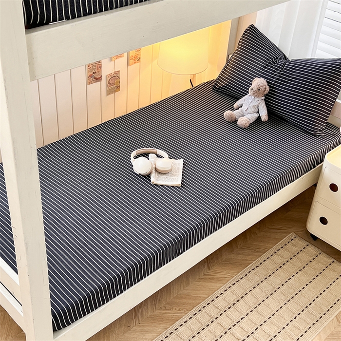 91家纺网 家纺一手货源 找家纺 曼璐家纺 2025新款105克加厚水洗棉纯色格子无印风学生床笠外贸直播爆款 黑白条