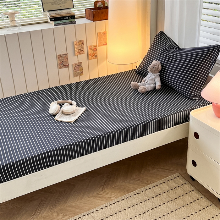 曼璐家纺 2025新款105克加厚水洗棉纯色格子无印风学生床笠外贸直播爆款 黑白条