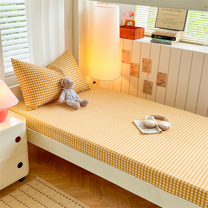 91家纺网 家纺一手货源 找家纺 曼璐家纺 2025新款105克加厚水洗棉纯色格子无印风学生床笠外贸直播爆款 黄小格