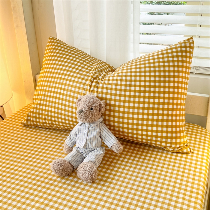 91家纺网 家纺一手货源 找家纺 曼璐家纺 2025新款105克加厚水洗棉纯色格子无印风学生床笠外贸直播爆款 黄小格