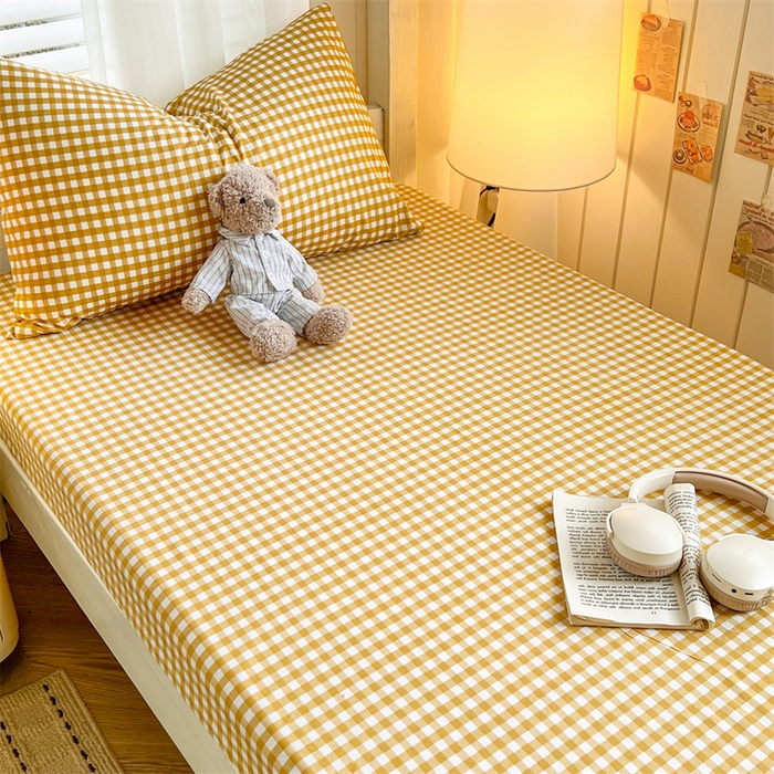 91家纺网 家纺一手货源 找家纺 曼璐家纺 2025新款105克加厚水洗棉纯色格子无印风学生床笠外贸直播爆款 黄小格