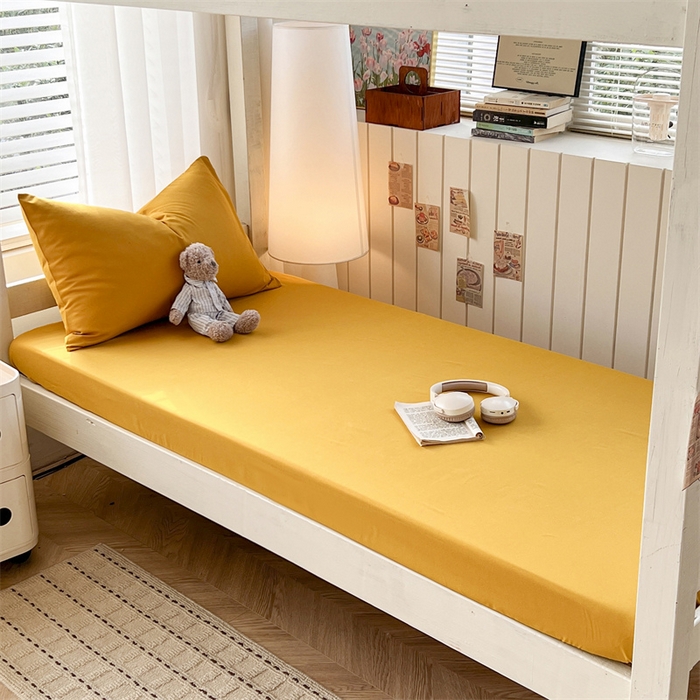 91家纺网 家纺一手货源 找家纺 曼璐家纺 2025新款105克加厚水洗棉纯色格子无印风学生床笠外贸直播爆款 姜黄