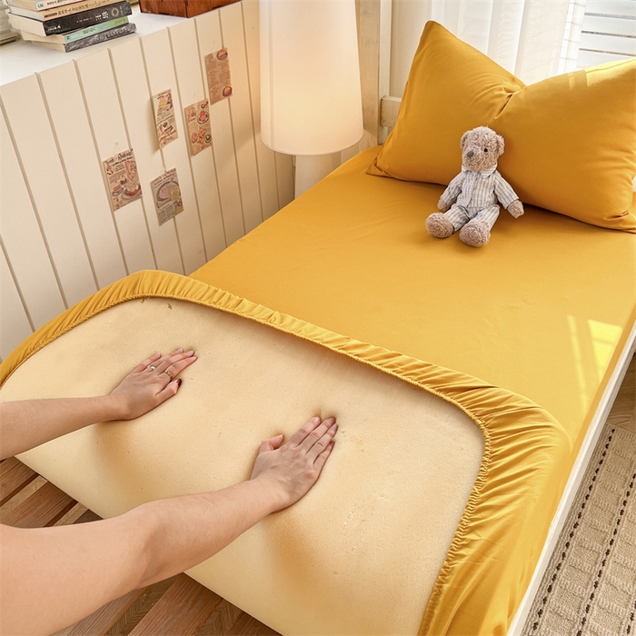 91家纺网 家纺一手货源 找家纺 曼璐家纺 2025新款105克加厚水洗棉纯色格子无印风学生床笠外贸直播爆款 姜黄