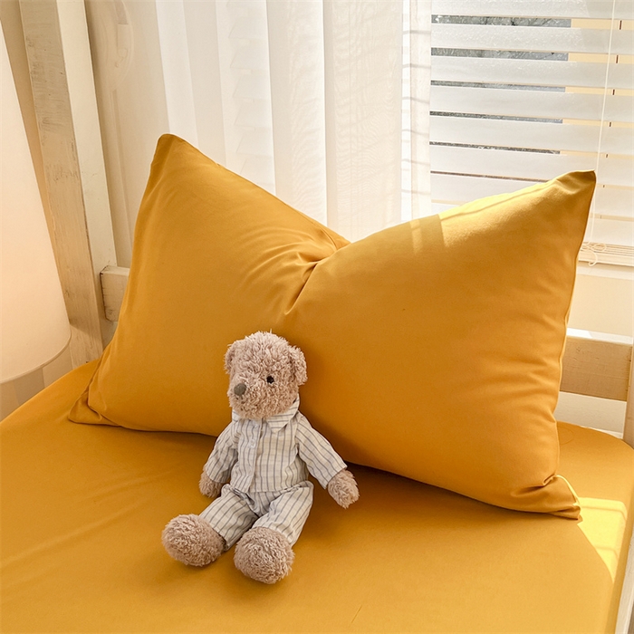 91家纺网 家纺一手货源 找家纺 曼璐家纺 2025新款105克加厚水洗棉纯色格子无印风学生床笠外贸直播爆款 姜黄