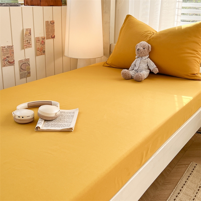 91家纺网 家纺一手货源 找家纺 曼璐家纺 2025新款105克加厚水洗棉纯色格子无印风学生床笠外贸直播爆款 姜黄