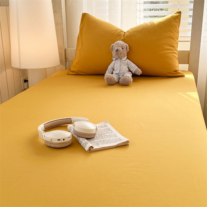 91家纺网 家纺一手货源 找家纺 曼璐家纺 2025新款105克加厚水洗棉纯色格子无印风学生床笠外贸直播爆款 姜黄