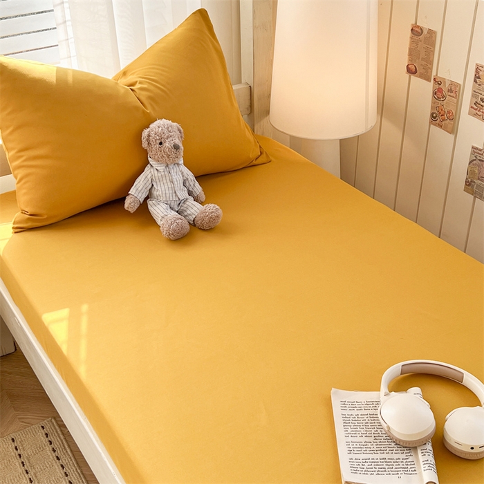 91家纺网 家纺一手货源 找家纺 曼璐家纺 2025新款105克加厚水洗棉纯色格子无印风学生床笠外贸直播爆款 姜黄