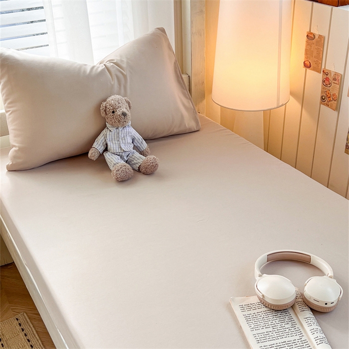 91家纺网 家纺一手货源 找家纺 曼璐家纺 2025新款105克加厚水洗棉纯色格子无印风学生床笠外贸直播爆款 卡其