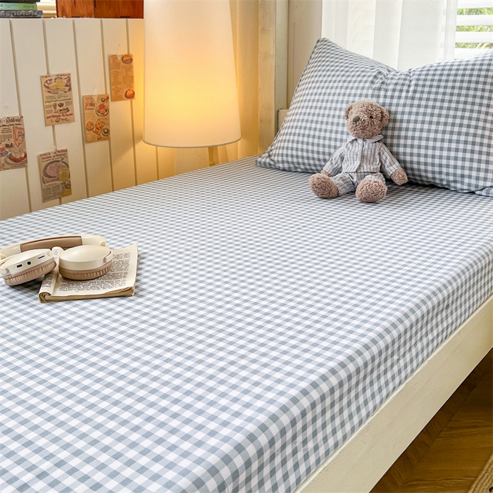 91家纺网 家纺一手货源 找家纺 曼璐家纺 2025新款105克加厚水洗棉纯色格子无印风学生床笠外贸直播爆款 蓝小格