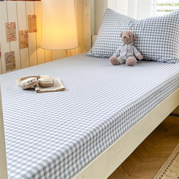91家纺网 家纺一手货源 找家纺 曼璐家纺 2025新款105克加厚水洗棉纯色格子无印风学生床笠外贸直播爆款 蓝小格
