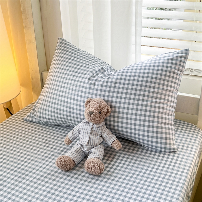 91家纺网 家纺一手货源 找家纺 曼璐家纺 2025新款105克加厚水洗棉纯色格子无印风学生床笠外贸直播爆款 蓝小格