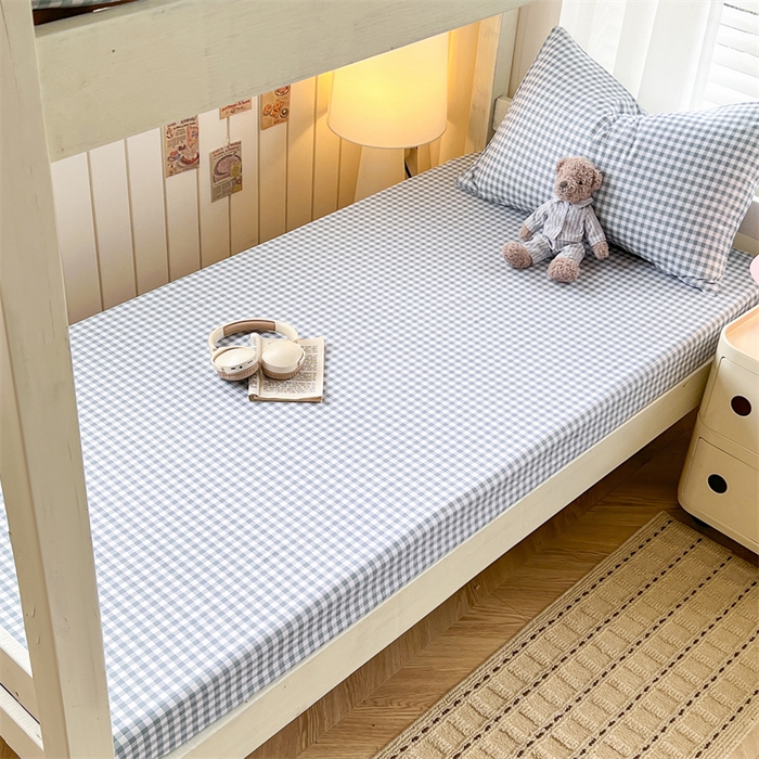 91家纺网 家纺一手货源 找家纺 曼璐家纺 2025新款105克加厚水洗棉纯色格子无印风学生床笠外贸直播爆款 蓝小格