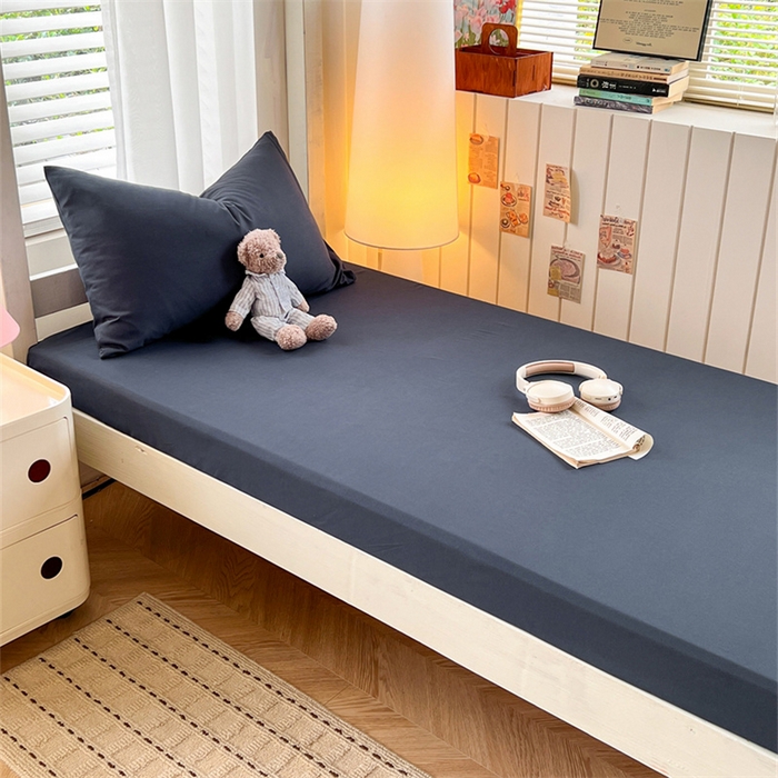 91家纺网 家纺一手货源 找家纺 曼璐家纺 2025新款105克加厚水洗棉纯色格子无印风学生床笠外贸直播爆款 洛克兰