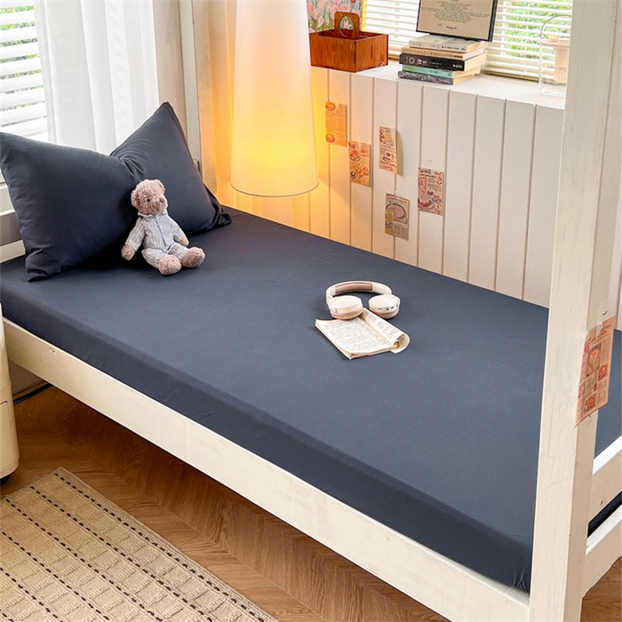 91家纺网 家纺一手货源 找家纺 曼璐家纺 2025新款105克加厚水洗棉纯色格子无印风学生床笠外贸直播爆款 洛克兰