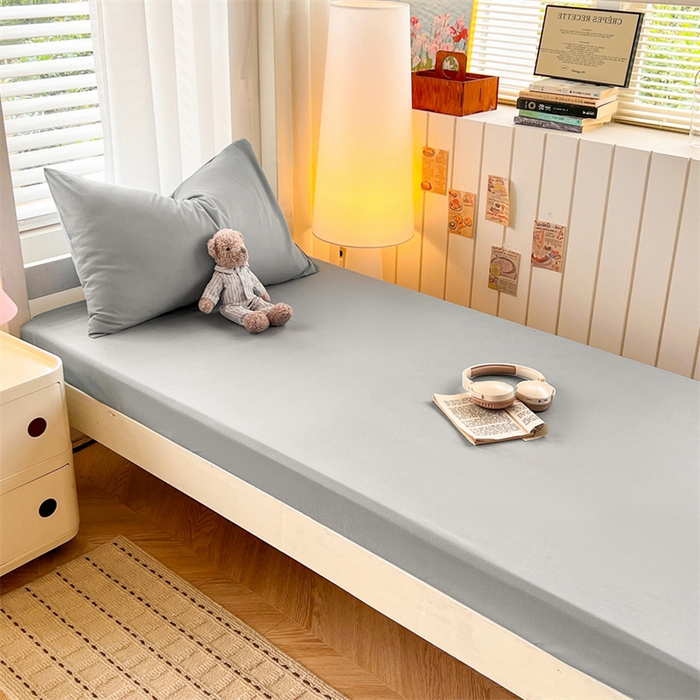 91家纺网 家纺一手货源 找家纺 曼璐家纺 2025新款105克加厚水洗棉纯色格子无印风学生床笠外贸直播爆款 浅灰