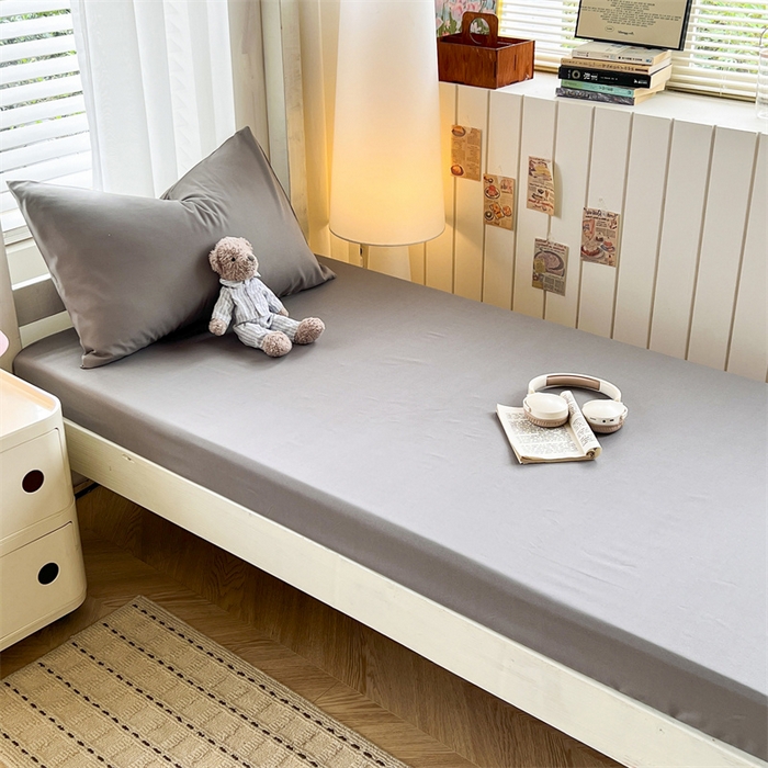 91家纺网 家纺一手货源 找家纺 曼璐家纺 2025新款105克加厚水洗棉纯色格子无印风学生床笠外贸直播爆款 深灰