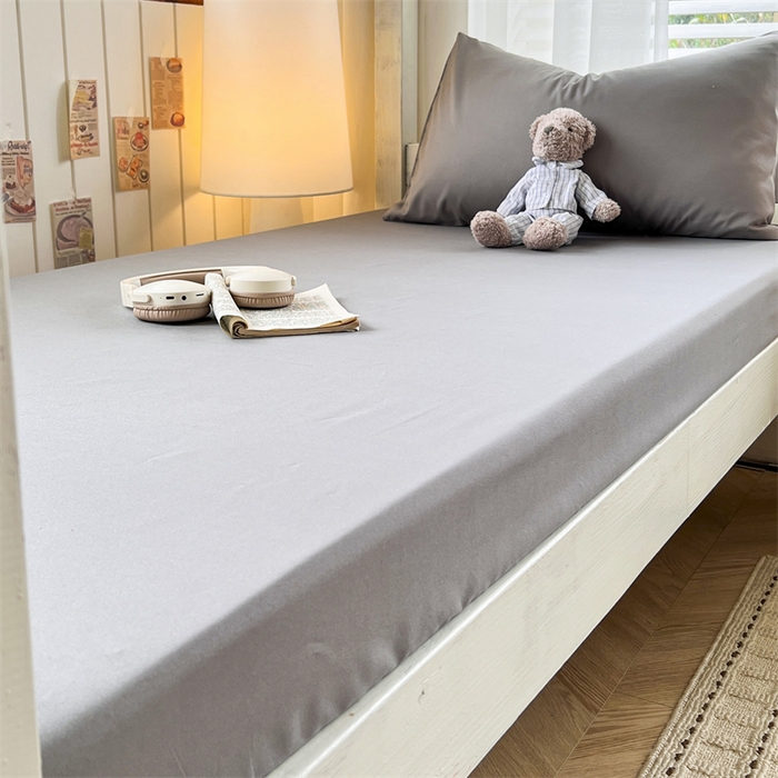 91家纺网 家纺一手货源 找家纺 曼璐家纺 2025新款105克加厚水洗棉纯色格子无印风学生床笠外贸直播爆款 深灰