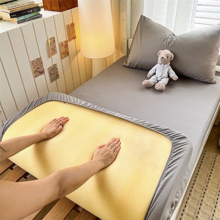 91家纺网 家纺一手货源 找家纺 曼璐家纺 2025新款105克加厚水洗棉纯色格子无印风学生床笠外贸直播爆款 深灰