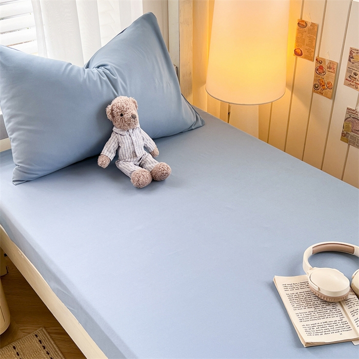 91家纺网 家纺一手货源 找家纺 曼璐家纺 2025新款105克加厚水洗棉纯色格子无印风学生床笠外贸直播爆款 雾蓝