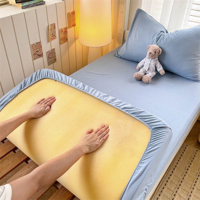 91家纺网 家纺一手货源 找家纺 曼璐家纺 2025新款105克加厚水洗棉纯色格子无印风学生床笠外贸直播爆款 雾蓝