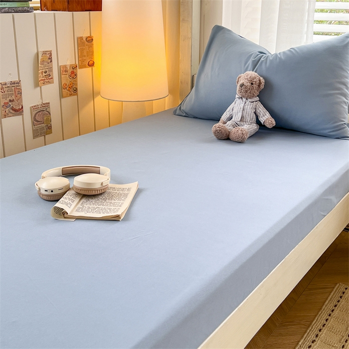 91家纺网 家纺一手货源 找家纺 曼璐家纺 2025新款105克加厚水洗棉纯色格子无印风学生床笠外贸直播爆款 雾蓝