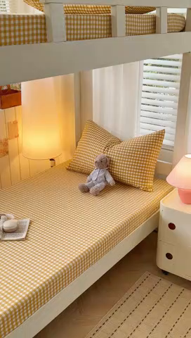 91家纺网 家纺一手货源 找家纺 曼璐家纺 2025新款105克加厚水洗棉纯色格子无印风学生床笠外贸直播爆款 黄小格