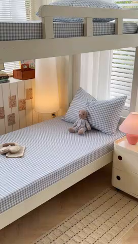 91家纺网 家纺一手货源 找家纺 曼璐家纺 2025新款105克加厚水洗棉纯色格子无印风学生床笠外贸直播爆款 蓝小格