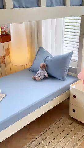 91家纺网 家纺一手货源 找家纺 曼璐家纺 2025新款105克加厚水洗棉纯色格子无印风学生床笠外贸直播爆款 雾蓝