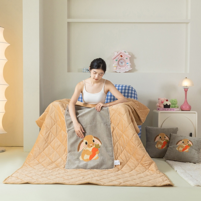 91家纺网 家纺一手货源 找家纺 （总）新奇异 2025新款卡通毛巾绣抱枕被-冬季加厚水晶绒款可爱狗+萝卜兔系列