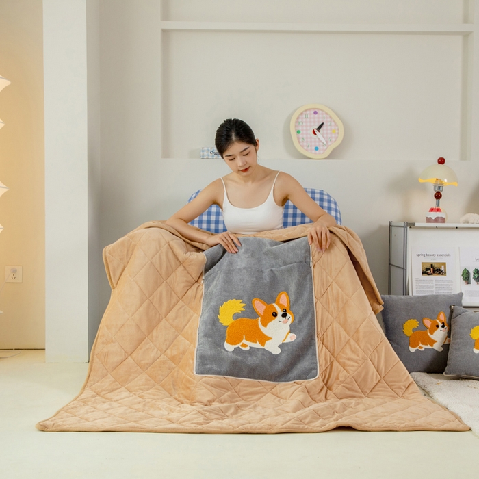 91家纺网 家纺一手货源 找家纺 新奇异 2025新款卡通毛巾绣抱枕被-冬季加厚水晶绒款可爱狗+萝卜兔系列 可爱狗-中灰加绒加厚