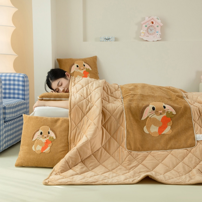 91家纺网 家纺一手货源 找家纺 新奇异 2025新款卡通毛巾绣抱枕被-冬季加厚水晶绒款可爱狗+萝卜兔系列 萝卜兔-黄色加绒加厚