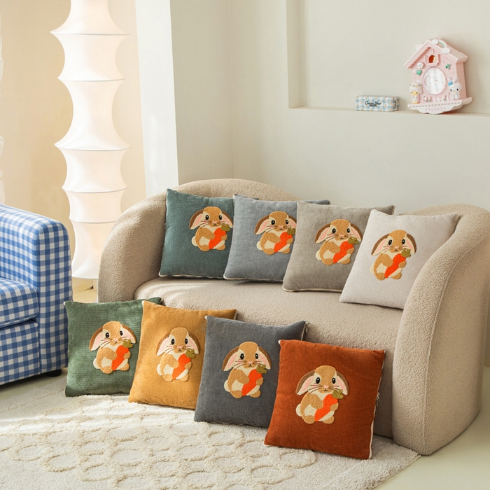 91家纺网 家纺一手货源 找家纺 新奇异 2025新款卡通毛巾绣抱枕被-冬季加厚水晶绒款可爱狗+萝卜兔系列 组合