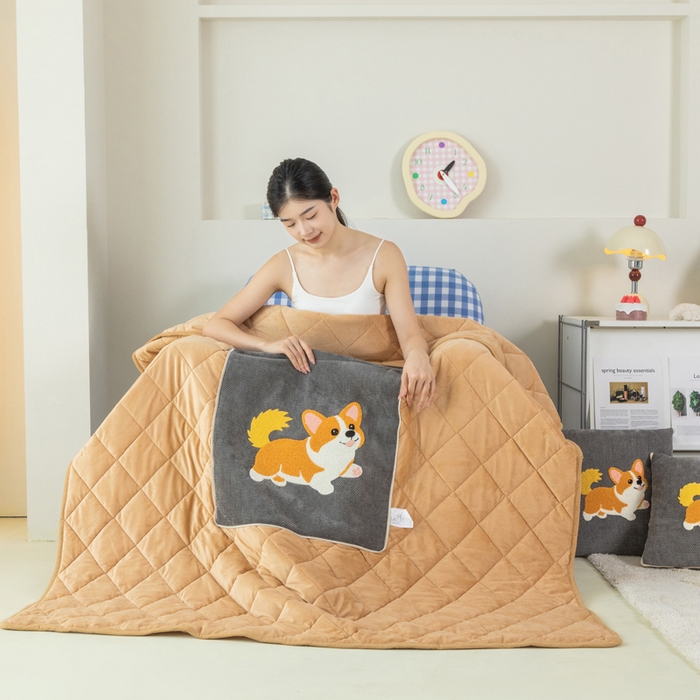 91家纺网 家纺一手货源 找家纺 新奇异 2025新款卡通毛巾绣抱枕被-冬季加厚水晶绒款可爱狗+萝卜兔系列 可爱狗-深灰加绒加厚