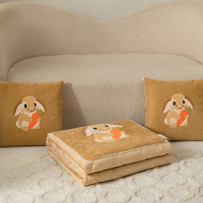 91家纺网 家纺一手货源 找家纺 新奇异 2025新款卡通毛巾绣抱枕被-冬季加厚水晶绒款可爱狗+萝卜兔系列 萝卜兔-黄色加绒加厚