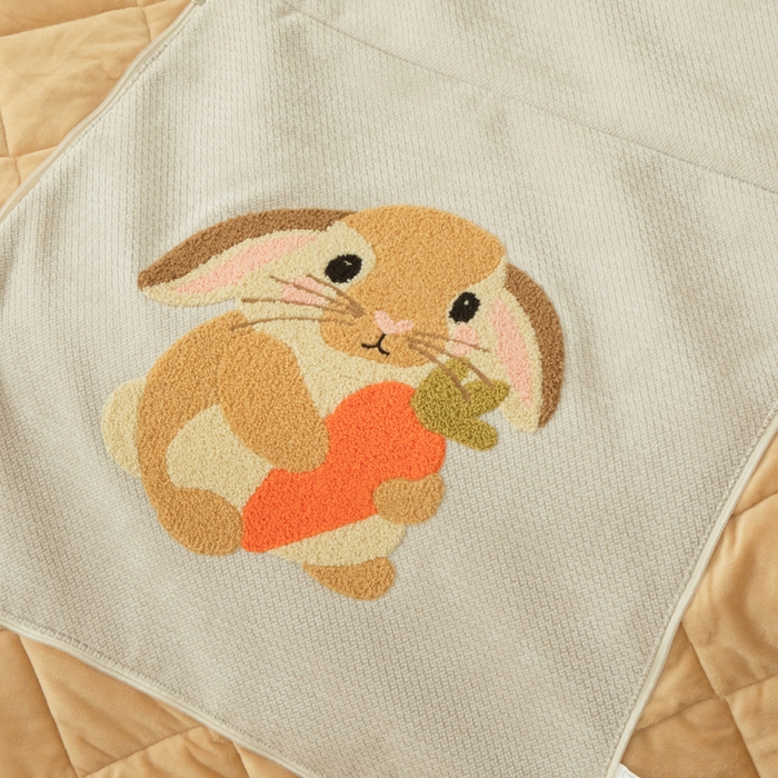91家纺网 家纺一手货源 找家纺 新奇异 2025新款卡通毛巾绣抱枕被-冬季加厚水晶绒款可爱狗+萝卜兔系列 萝卜兔-米色加绒加厚