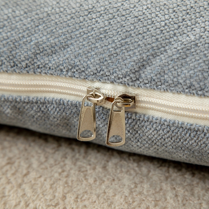 91家纺网 家纺一手货源 找家纺 新奇异 2025新款卡通毛巾绣抱枕被-冬季加厚水晶绒款可爱狗+萝卜兔系列 可爱狗-中灰加绒加厚