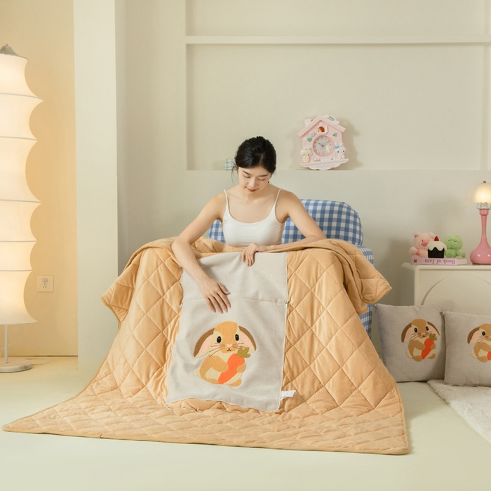 91家纺网 家纺一手货源 找家纺 （总）新奇异 2025新款卡通毛巾绣抱枕被-冬季加厚水晶绒款可爱狗+萝卜兔系列