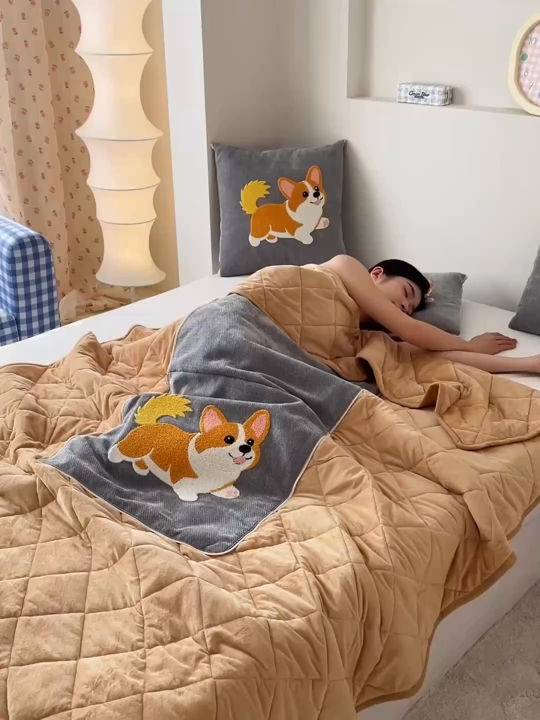 91家纺网 家纺一手货源 找家纺 新奇异 2025新款卡通毛巾绣抱枕被-冬季加厚水晶绒款可爱狗+萝卜兔系列 可爱狗-深灰加绒加厚