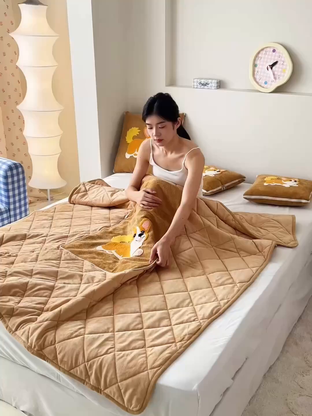 91家纺网 家纺一手货源 找家纺 新奇异 2025新款卡通毛巾绣抱枕被-冬季加厚水晶绒款可爱狗+萝卜兔系列 可爱狗-黄色加绒加厚