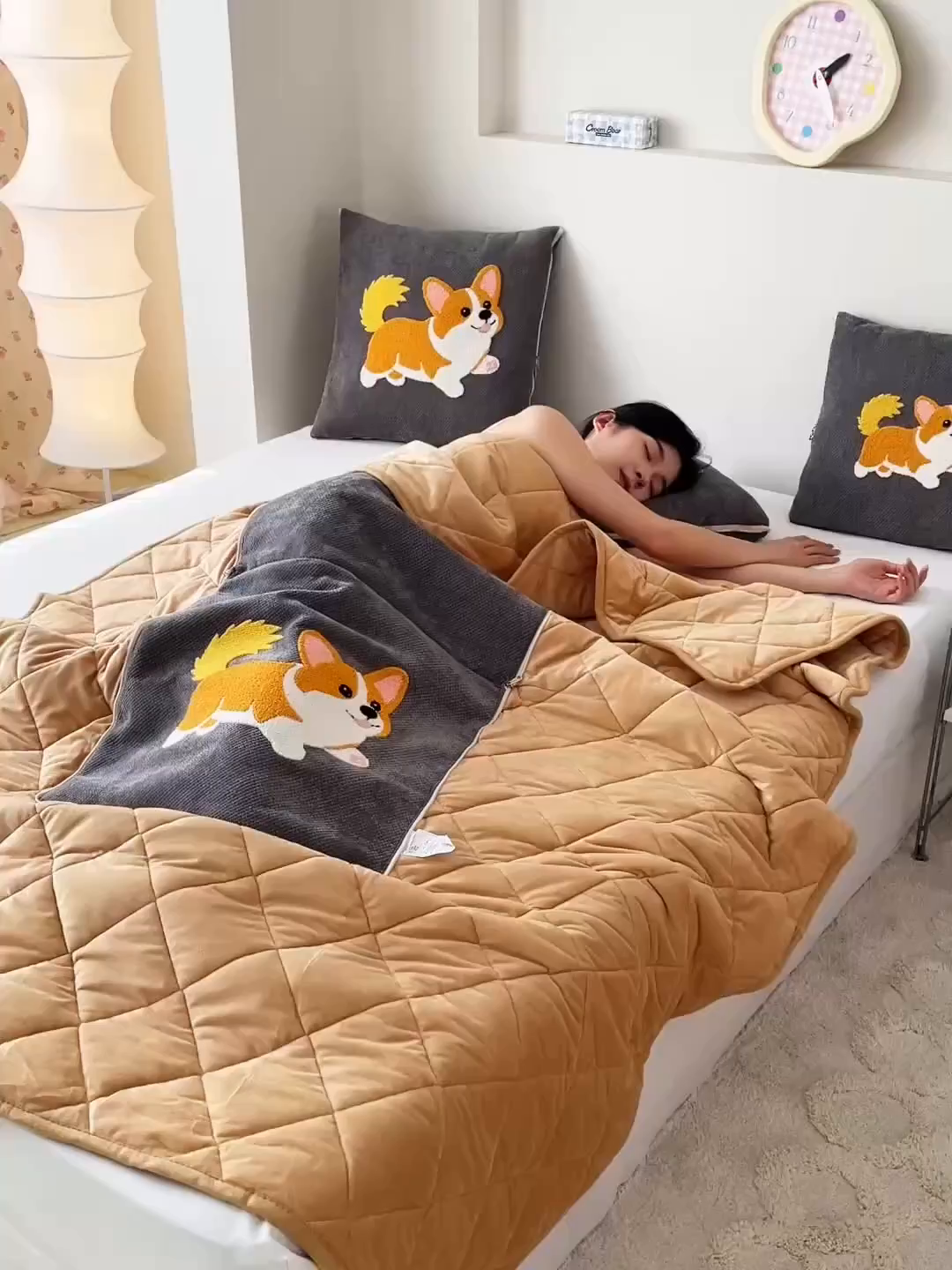 91家纺网 家纺一手货源 找家纺 新奇异 2025新款卡通毛巾绣抱枕被-冬季加厚水晶绒款可爱狗+萝卜兔系列 可爱狗-中灰加绒加厚