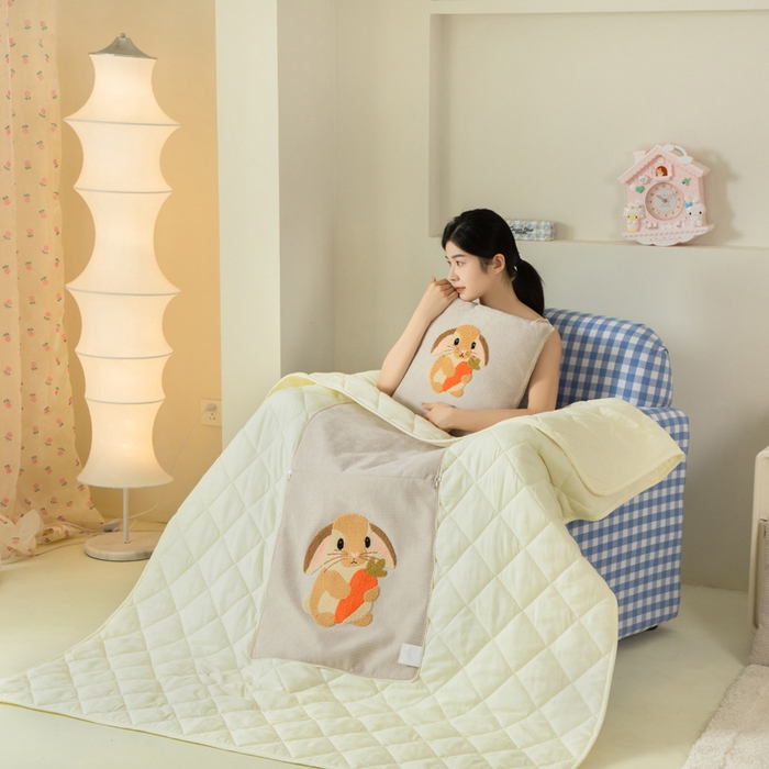 91家纺网 家纺一手货源 找家纺 （总）新奇异 2025新款卡通毛巾绣抱枕被-四季通用磨毛款可爱狗+萝卜兔系列