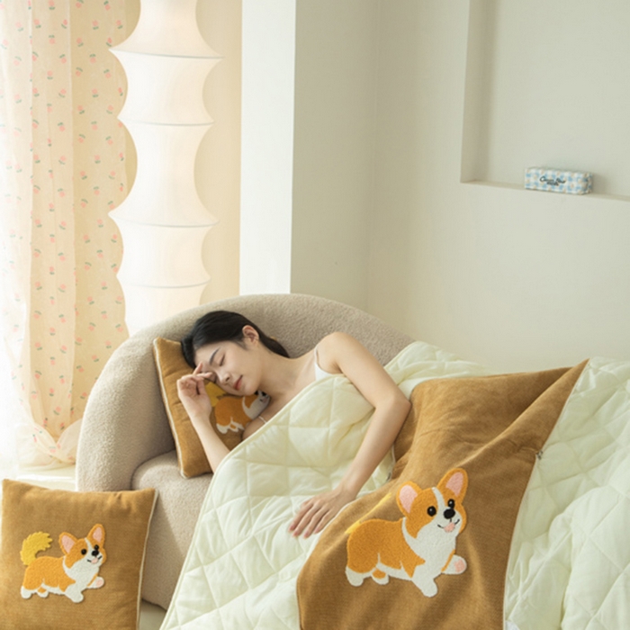 91家纺网 家纺一手货源 找家纺 新奇异 2025新款卡通毛巾绣抱枕被-四季通用磨毛款可爱狗+萝卜兔系列 可爱狗-黄色四季款