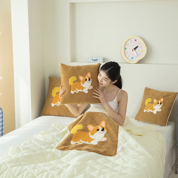 91家纺网 家纺一手货源 找家纺 新奇异 2025新款卡通毛巾绣抱枕被-四季通用磨毛款可爱狗+萝卜兔系列 可爱狗-黄色四季款