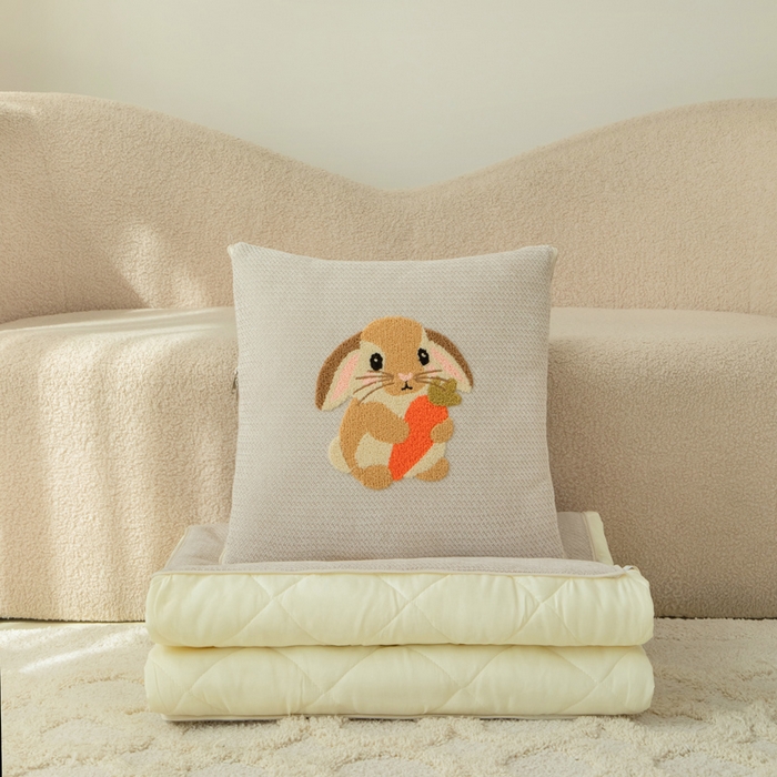 91家纺网 家纺一手货源 找家纺 新奇异 2025新款卡通毛巾绣抱枕被-四季通用磨毛款可爱狗+萝卜兔系列 萝卜兔-米色四季款