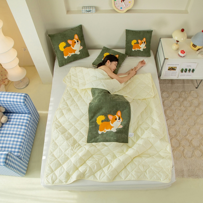 91家纺网 家纺一手货源 找家纺 新奇异 2025新款卡通毛巾绣抱枕被-四季通用磨毛款可爱狗+萝卜兔系列 可爱狗-绿色四季款