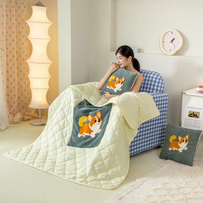 新奇异 2025新款卡通毛巾绣抱枕被-四季通用磨毛款可爱狗+萝卜兔系列 可爱狗-蓝色四季款