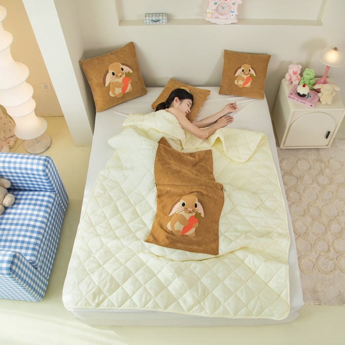 91家纺网 家纺一手货源 找家纺 新奇异 2025新款卡通毛巾绣抱枕被-四季通用磨毛款可爱狗+萝卜兔系列 萝卜兔-黄色四季款