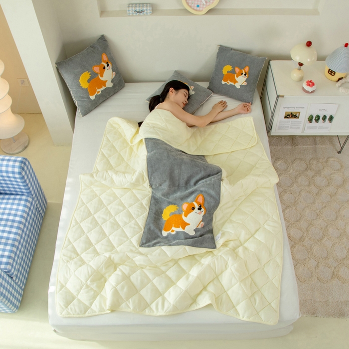 91家纺网 家纺一手货源 找家纺 新奇异 2025新款卡通毛巾绣抱枕被-四季通用磨毛款可爱狗+萝卜兔系列 可爱狗-浅灰四季款
